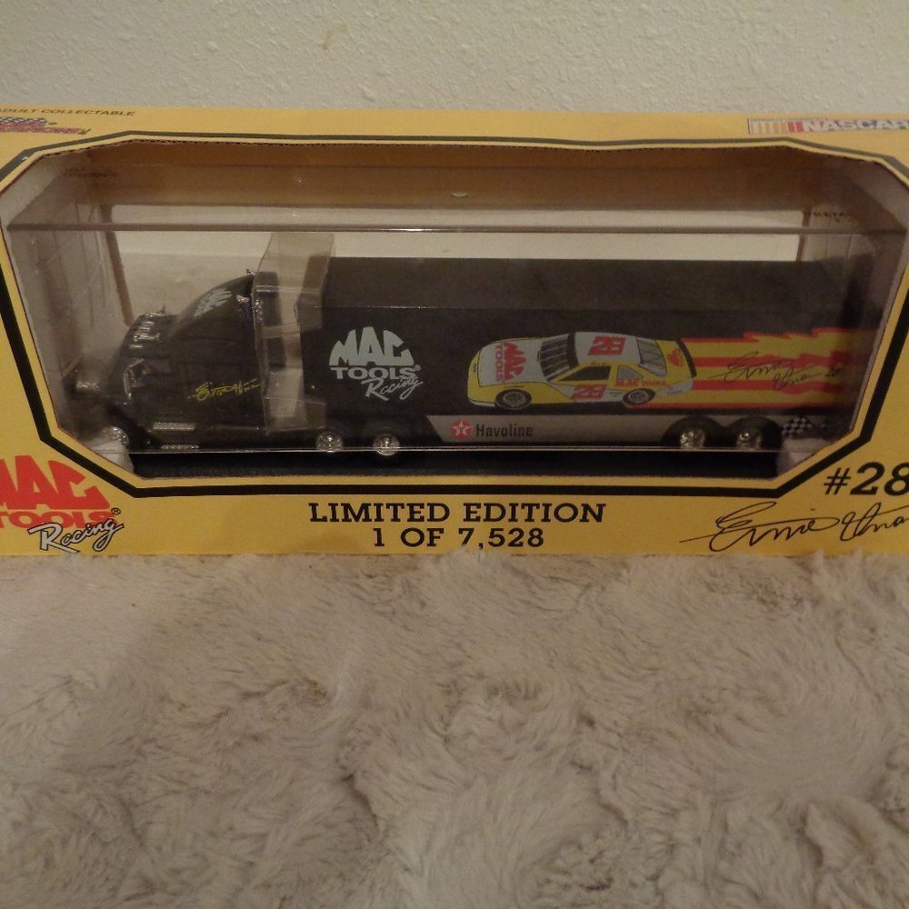 ERNIE Irvan Mac Tools 1/64 Hauler Nascar